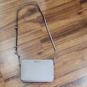 LIKE NEW  MK Signature Gray Jetset Chain Crossbody